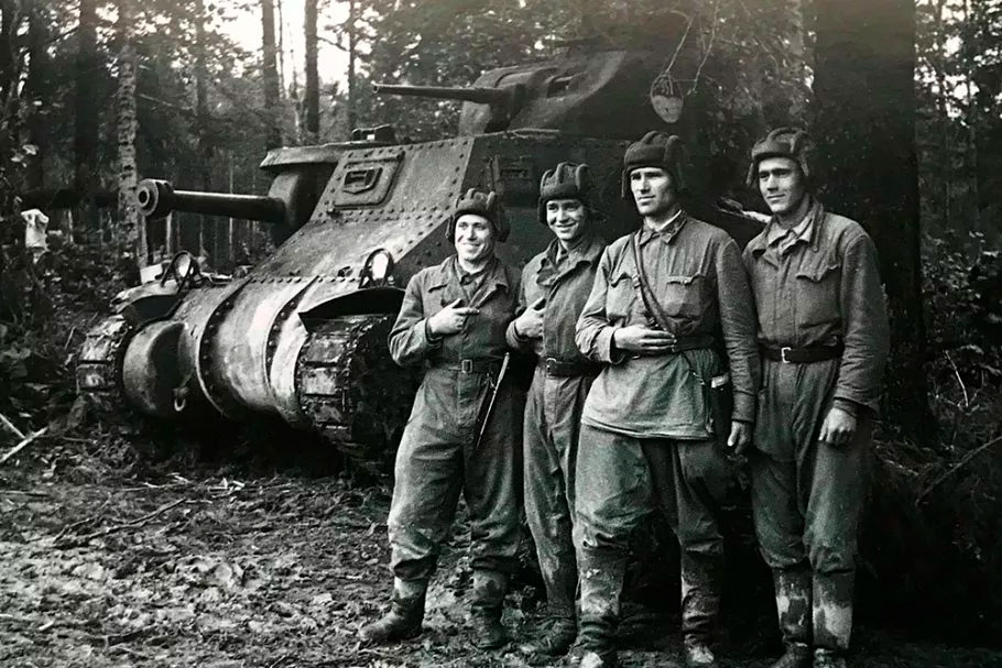 Экипаж комбата Голузова – 120-я отдельная танковая бригада, август 1942-го. / из архива В.И. Аркашева.