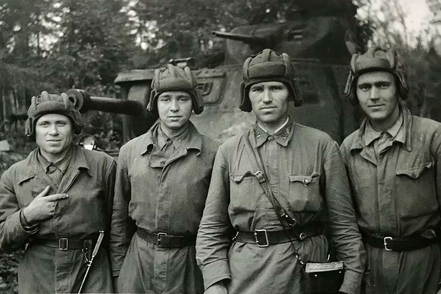Экипаж комбата Голузова, осень 1942.Фото: Василий Аркашев
